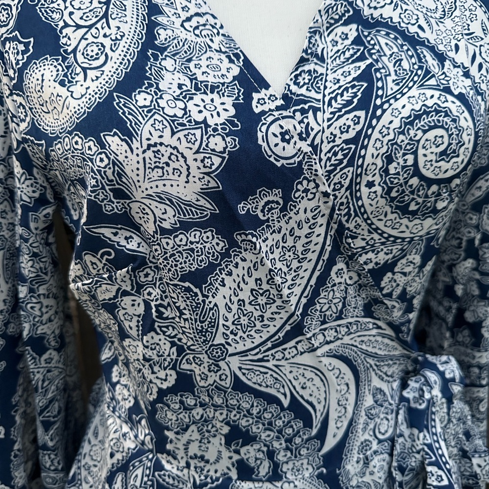 Elegant Blue Paisley Wrap Dress - Picture 3 of 9
